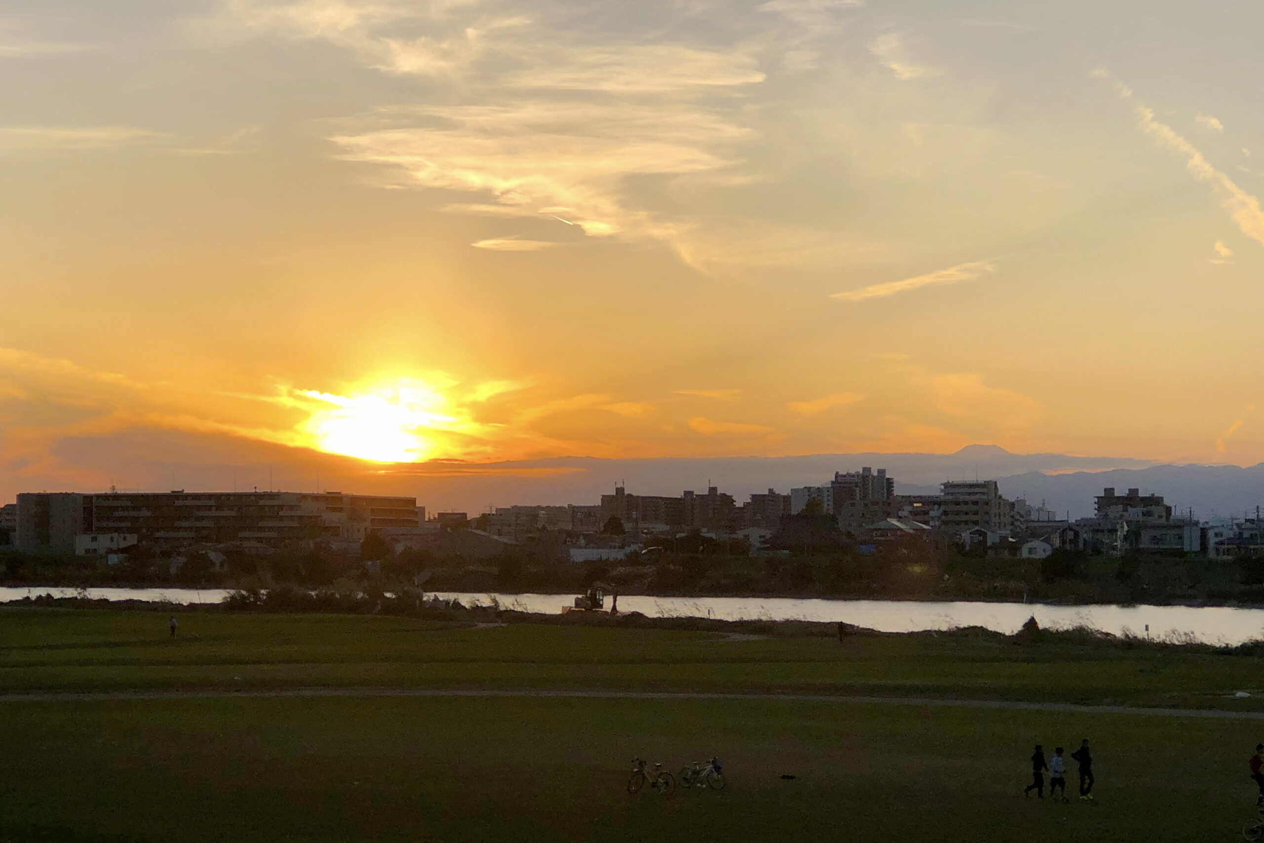 多摩川サイクリングロードの夕景