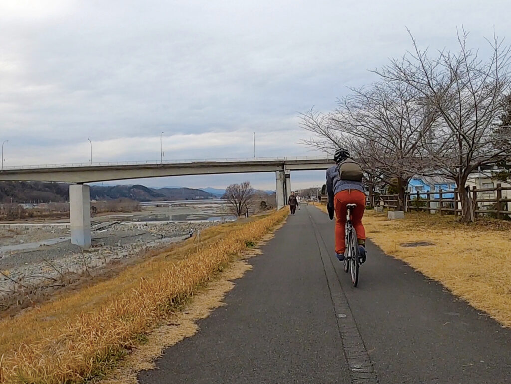 多摩川サイクリングロード　羽村大橋